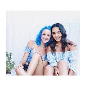 UNKNOWN BRAND BLUE & WHITE PATTERNED SHIRT ✨